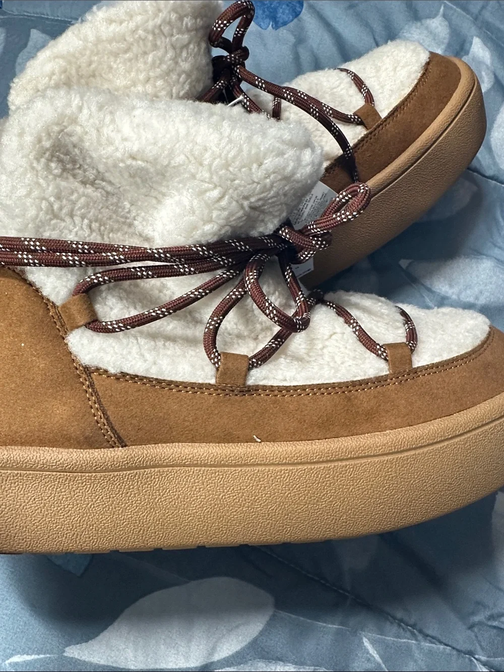 NWTS Women’s Old Navy Cream Sherpa Ankle Boots with Brown Trim Sz 11
